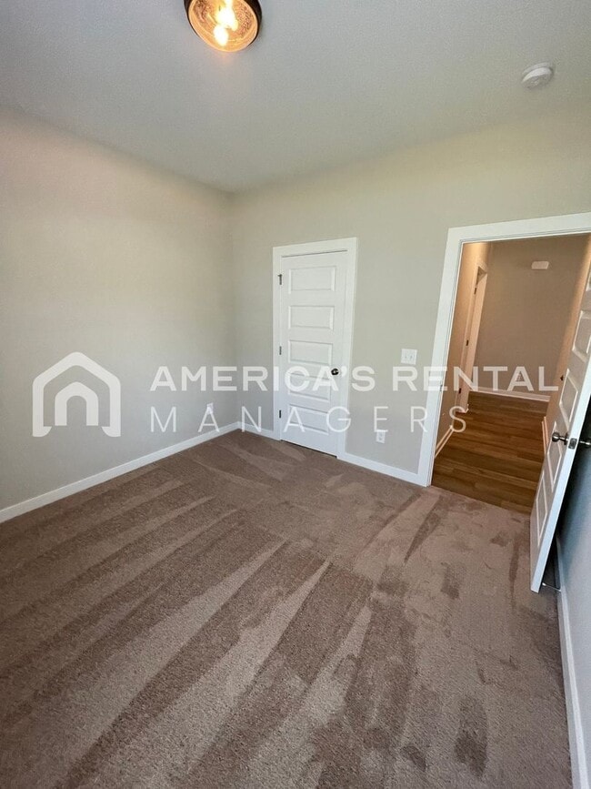 Building Photo - 459 Troubadour Ln
