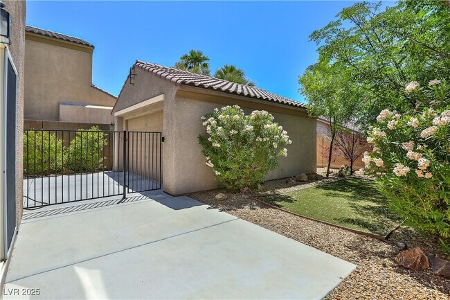 Building Photo - 2687 Bothwell Pl