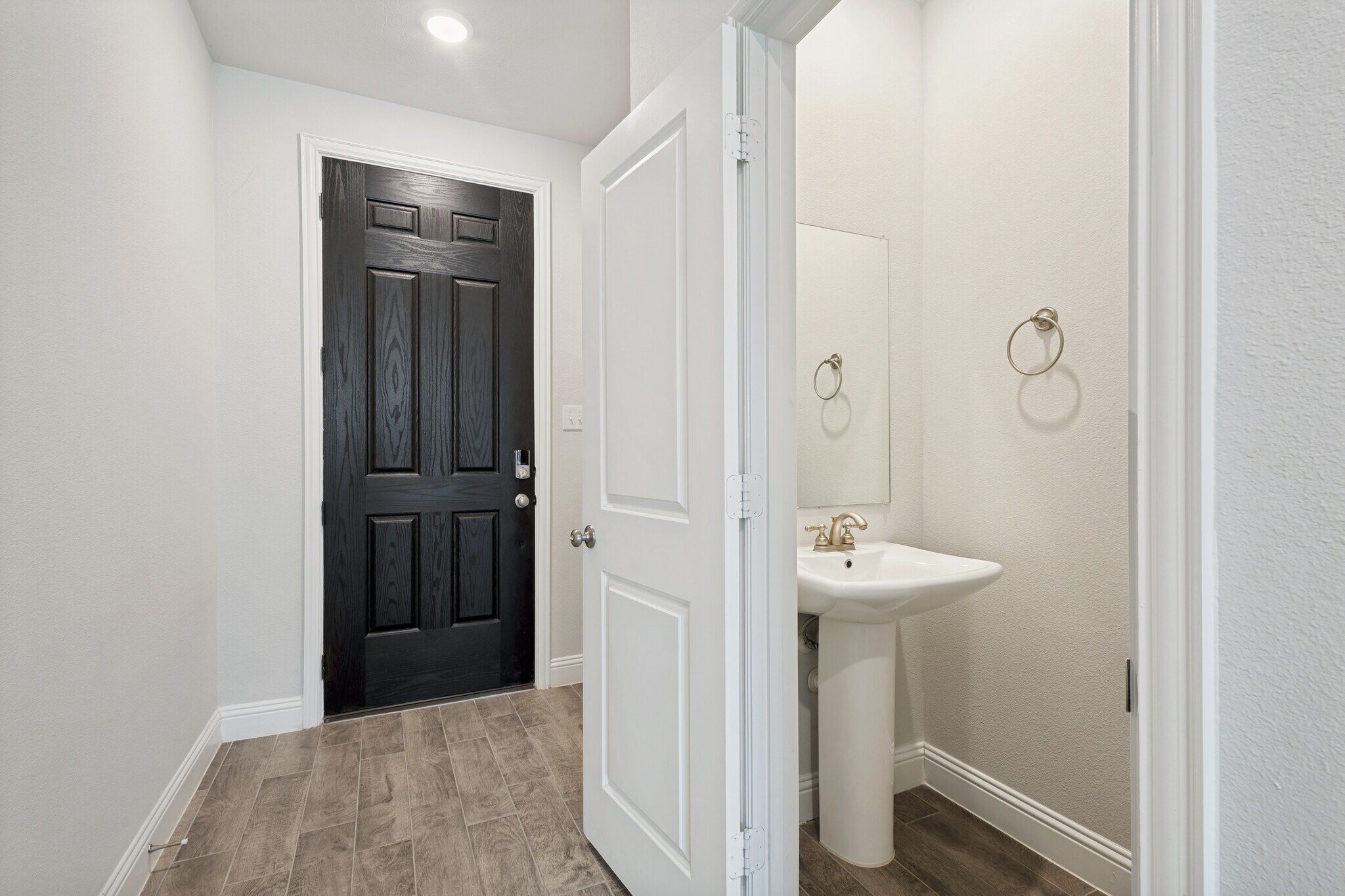 Building Photo - 724 Amenduni Ln