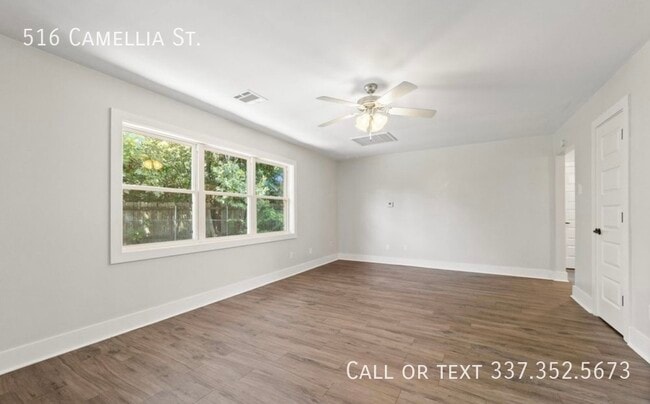 Building Photo - 516 Camellia Dr