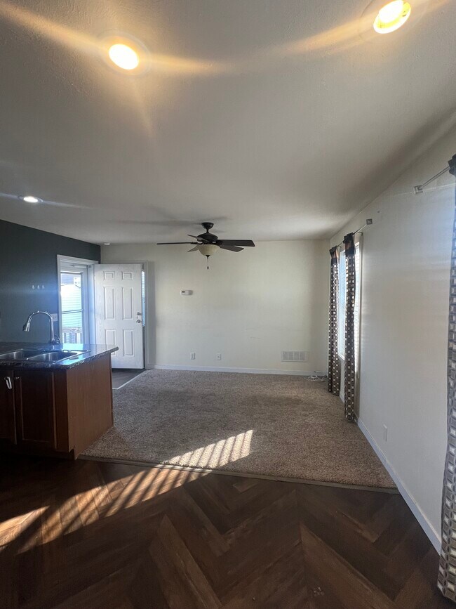 Building Photo - 934 9th St