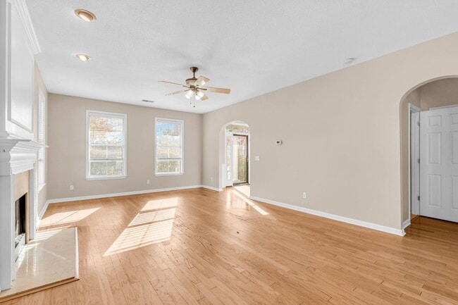 Building Photo - 16 Bushwood Dr