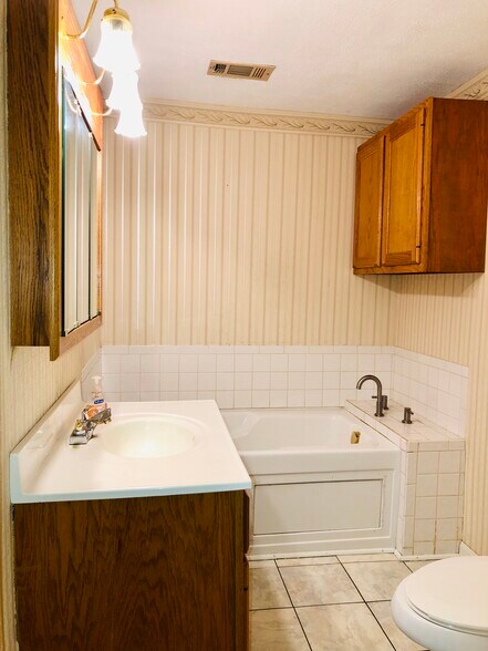 Building Photo - 2503 Ave G