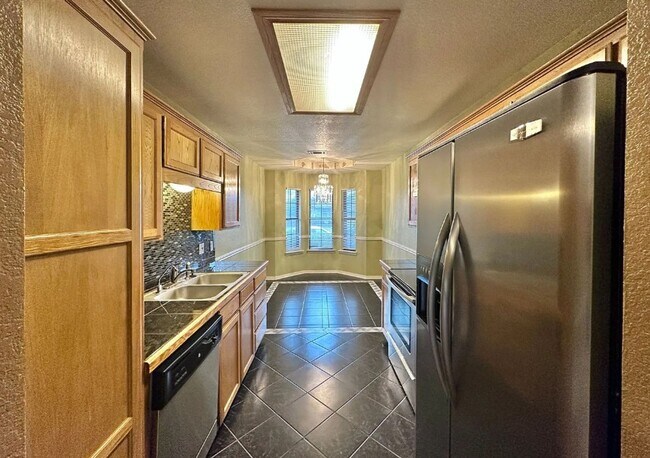 Building Photo - 3805 Sawtooth Dr