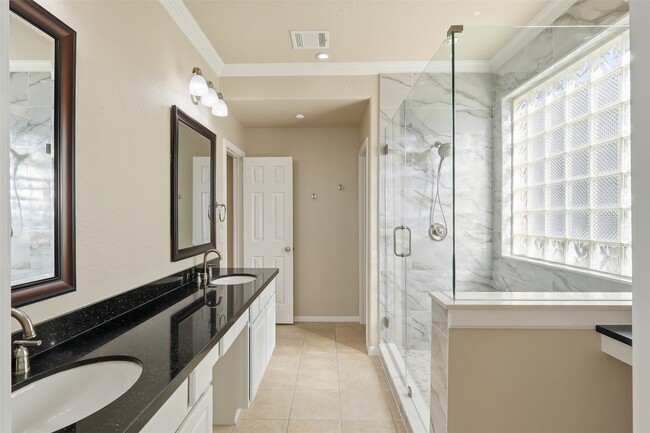 Building Photo - 10358 Grandbrook Dr