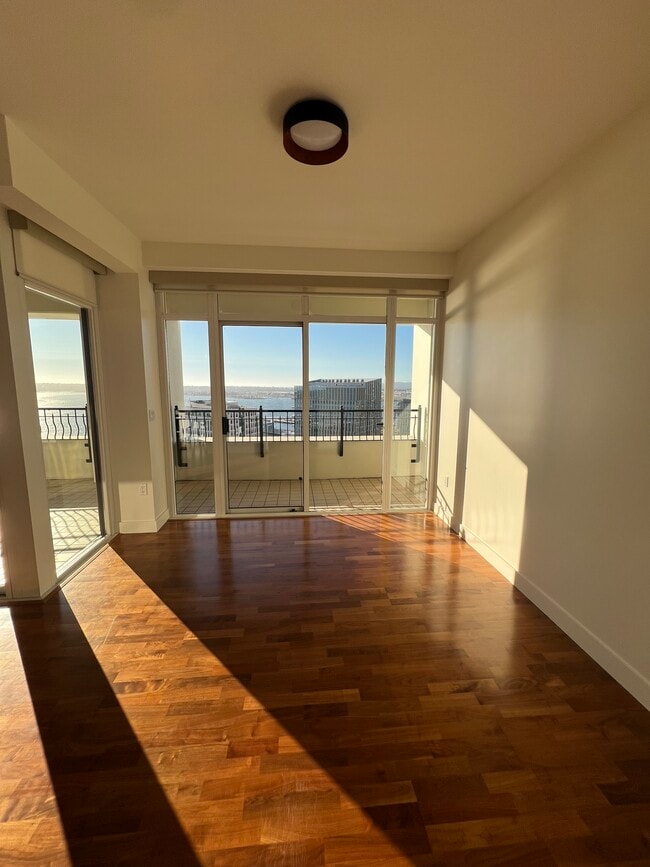 Building Photo - 700 W Harbor Dr