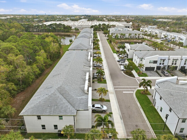 Building Photo - 3905 SE Mentmore Ln
