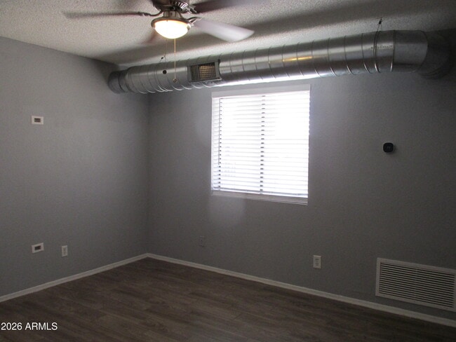 Building Photo - 1440 N Idaho Rd