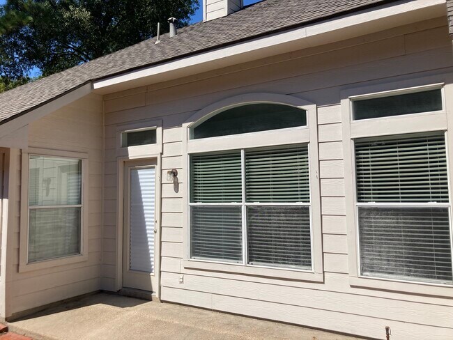 patio - 35 Auburn Path Dr