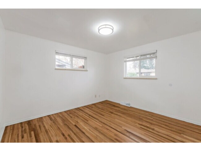 Building Photo - 6113 Holland St