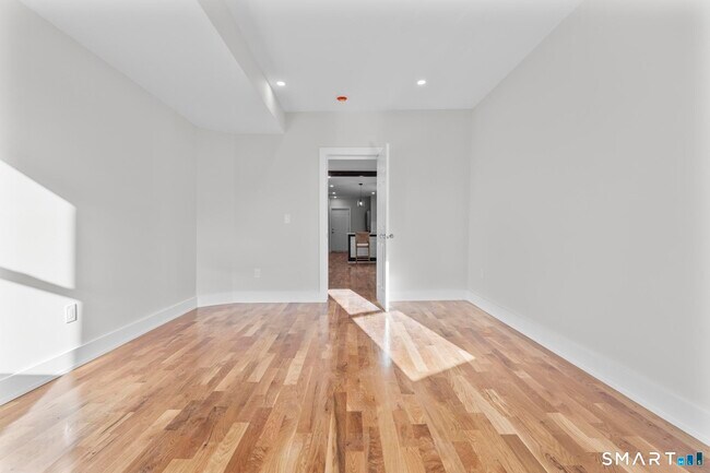 Building Photo - 54 Plaza Ave