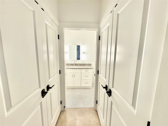 Building Photo - 2102 Mechanic St