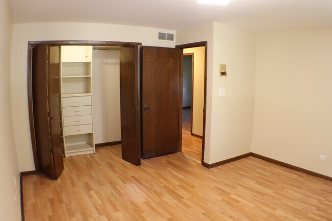 Building Photo - 44 Kingston Dr