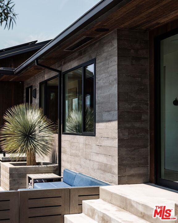 Building Photo - 2532 Canyon Oak Dr