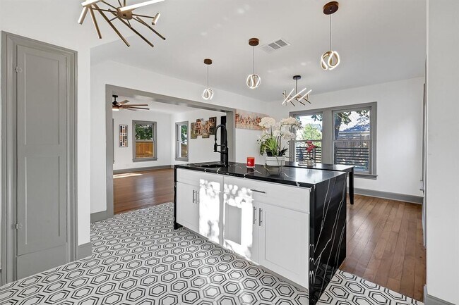 Building Photo - 6211 Culberson St
