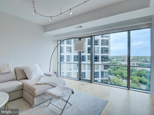 Building Photo - 1111 19th St N