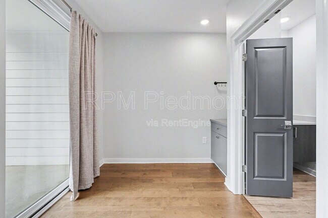 Building Photo - 383 Pratt Dr SE