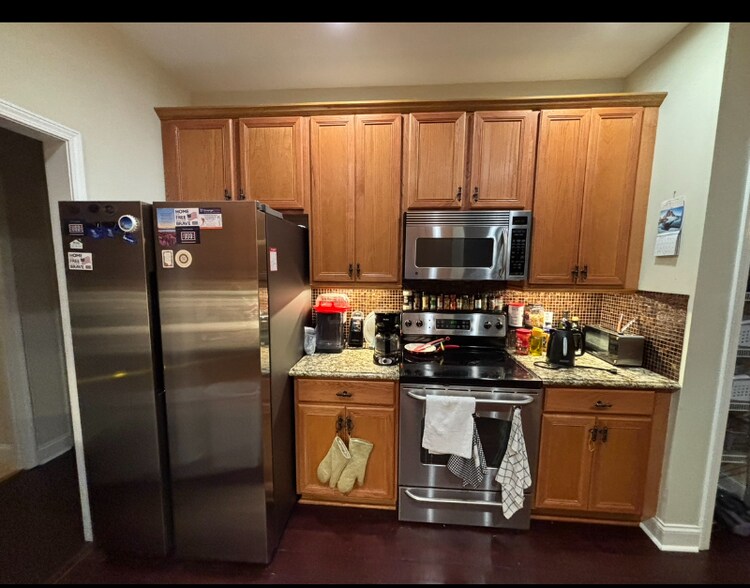 Building Photo - 2169 Talmage Dr