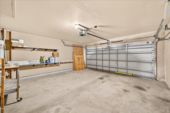 Building Photo - 3810 Los Arroyos Dr