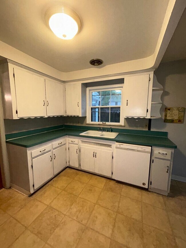 Building Photo - "Modern Luxury Awaits: Discover Serenity i...