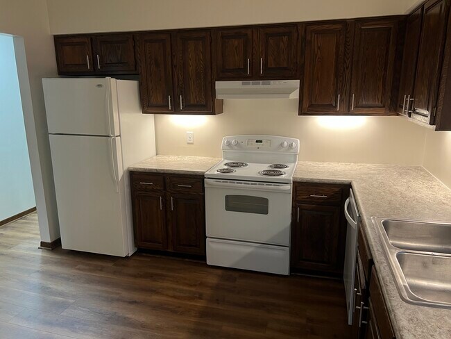 Building Photo - 5552 Cresthaven Ln