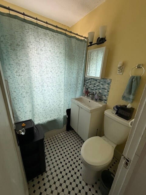 Building Photo - 1642 Van Buren St