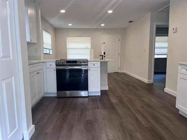 Building Photo - 1016 9th Ave NW