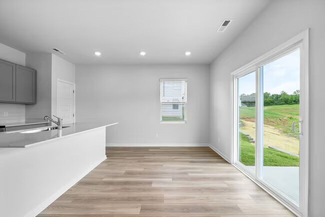 Building Photo - 1247 Ross Farms Blvd