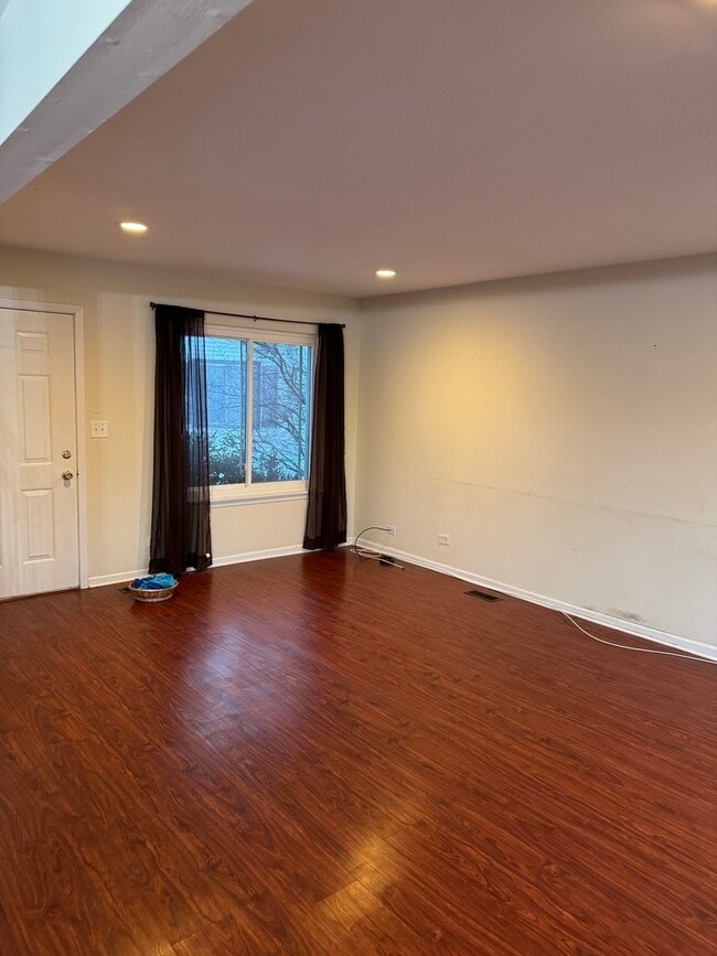 Building Photo - 448 Ferndale Ct