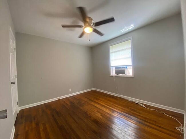 Building Photo - 2 Bedroom Apartment Near Downtown