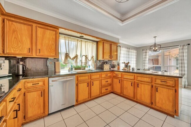 Building Photo - 15402 Willow Shores Dr