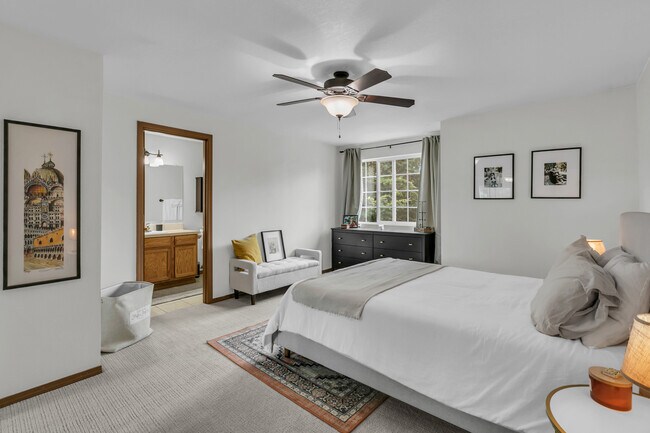 Building Photo - 1319 Golf Club Rd SE