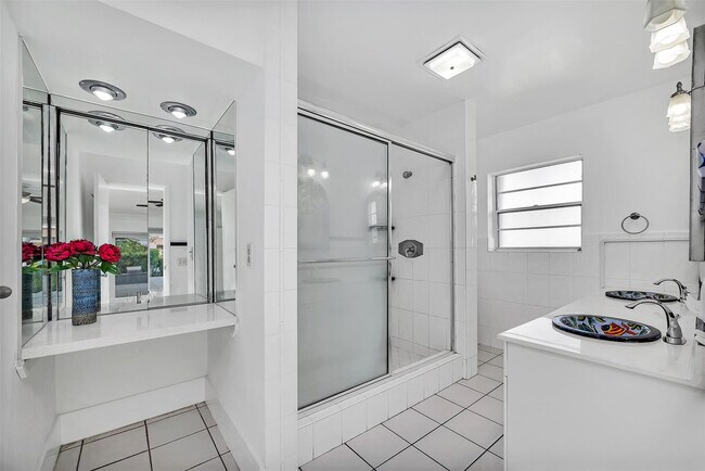 Building Photo - 2427 Sea Island Dr