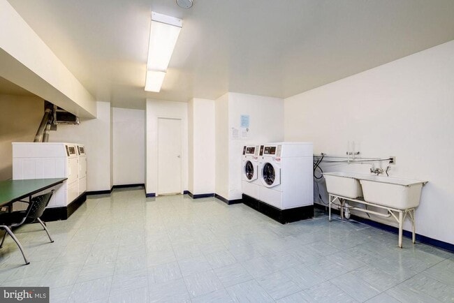 Building Photo - 4201 Cathedral Ave NW