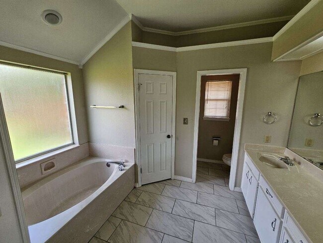 Building Photo - 5901 Pampus Ln