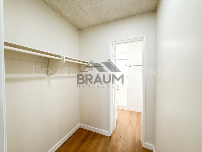 Building Photo - 6039 Whitsett Ave