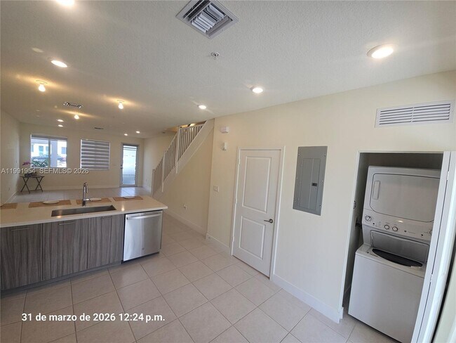 Building Photo - 10250 NW 66th St