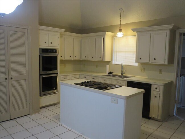 Building Photo - 15715 Gilbertyn Dr