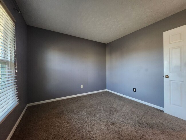 Building Photo - Beautiful 2-Story Home in Northmont School District