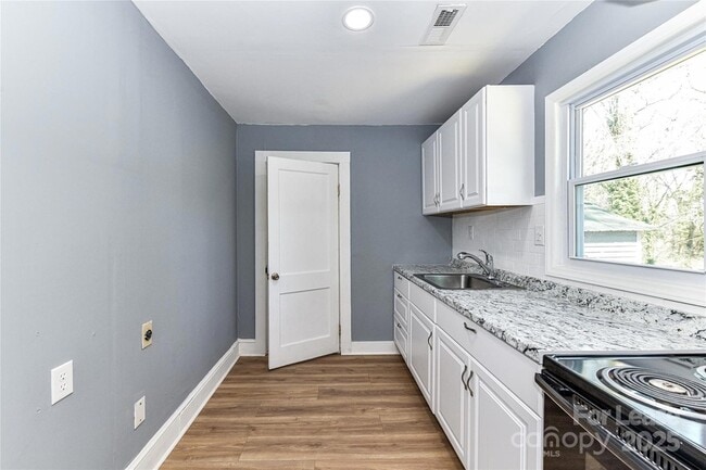 Building Photo - 4924 Jane Ave