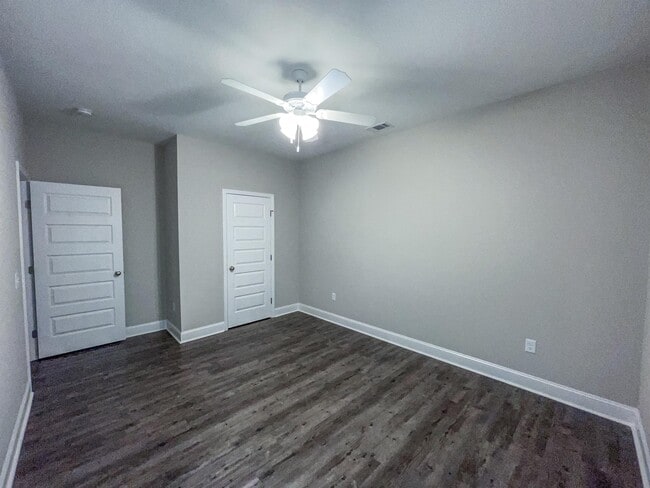 Building Photo - 27 Grove Cir