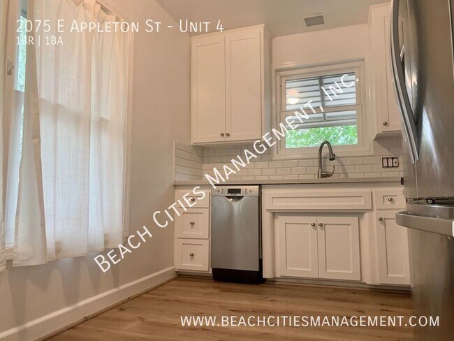 Building Photo - 2075 E Appleton St