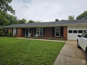 Building Photo - 101 Laurel Tree Ln