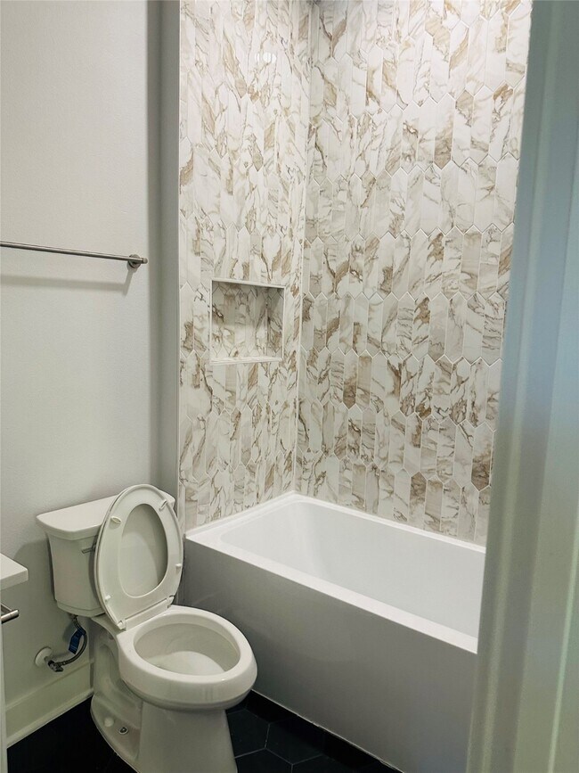 Building Photo - 618 E 35th St