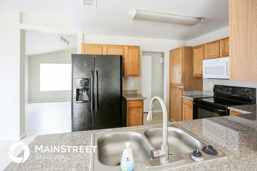 Building Photo - 10845 W Monterosa St