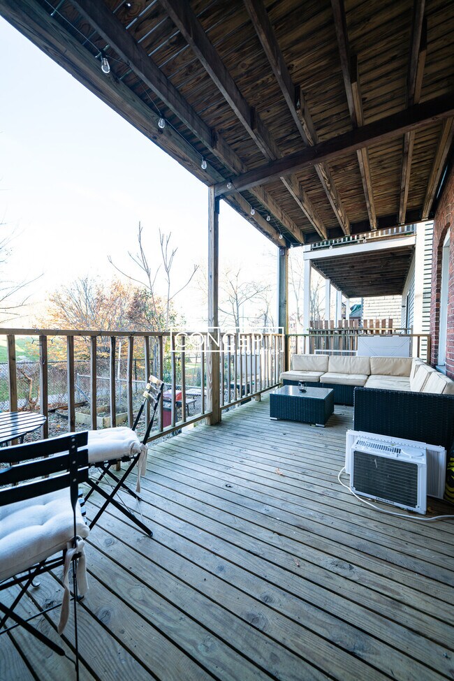 Building Photo - 98 Calumet St