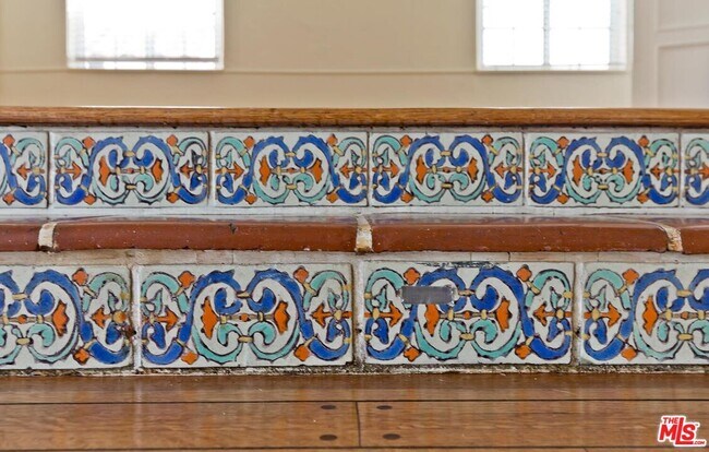 Building Photo - 1215 Edris Dr