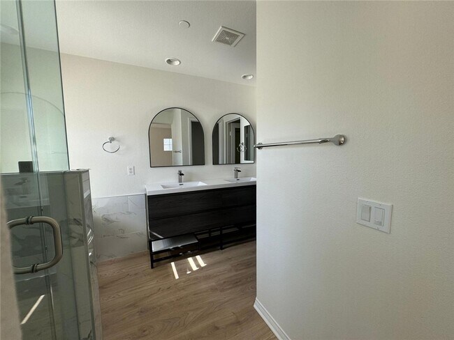 Building Photo - 336 W Cork Tree Dr