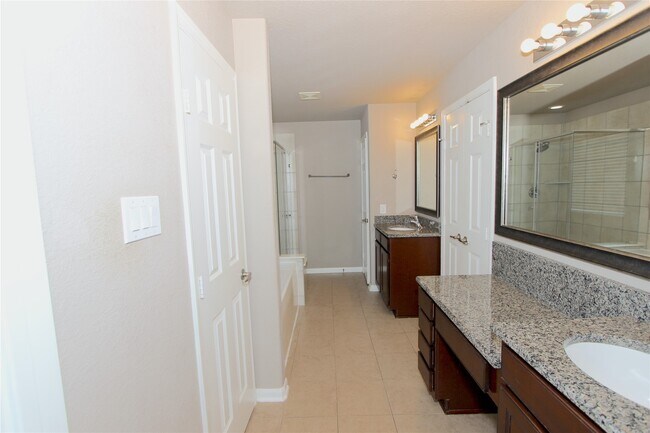 Building Photo - 21011 Blue Topaz Dr