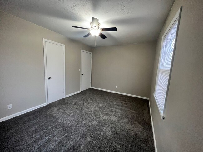 Building Photo - Completely updated 2 Bed/1 bath Home